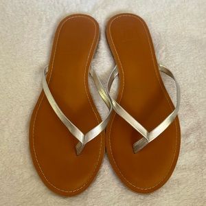 GAP W10 Silver Flip Flops